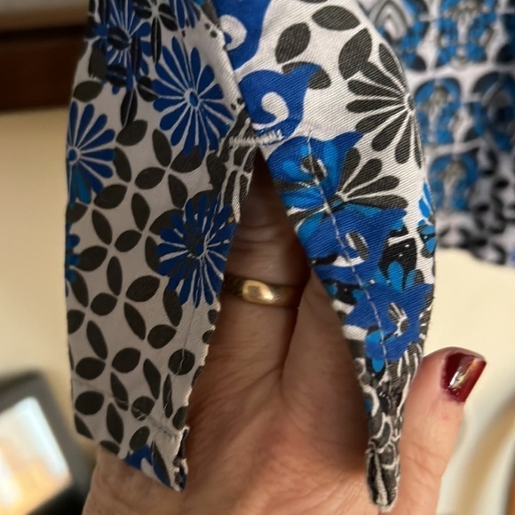 GRAFX Blue/Black/White Patchwork Lace-Up Babydoll Scrub Top, Size Medium,GUC. - Picture 6 of 7